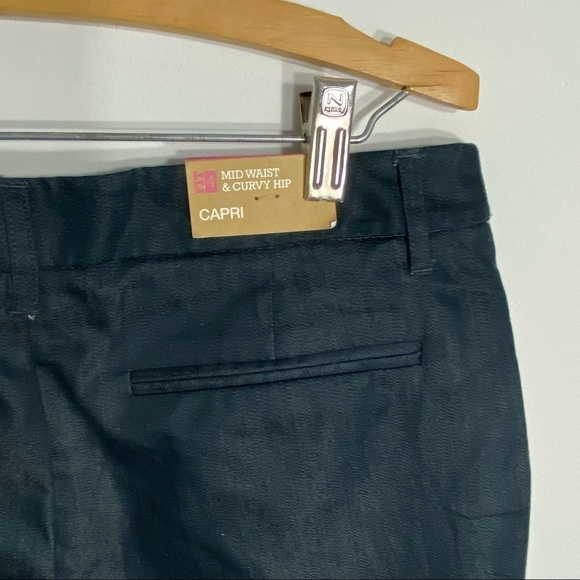 Mossimo Mid Waist Curvy Hip Capri Pants NWT Sz 10 - Picture 4 of 9